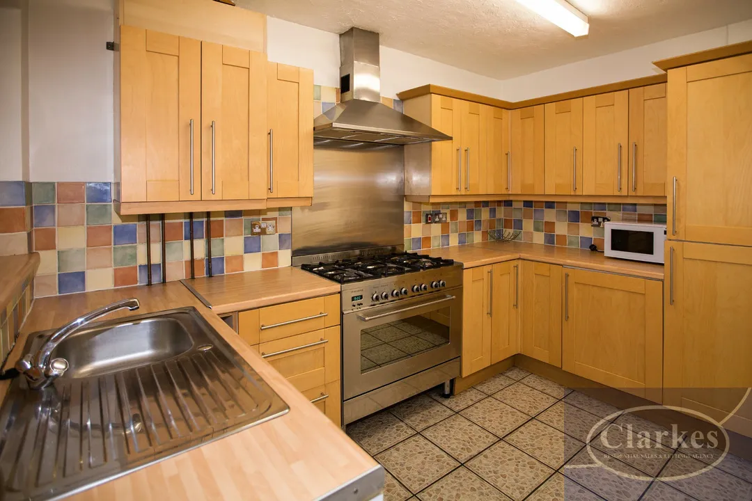 Astbury Avenue, Wallisdown, photo 4