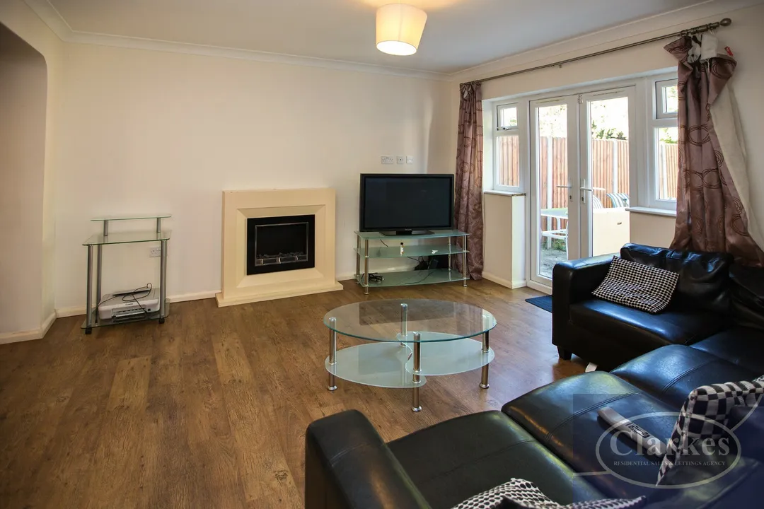 Astbury Avenue, Wallisdown, photo 2