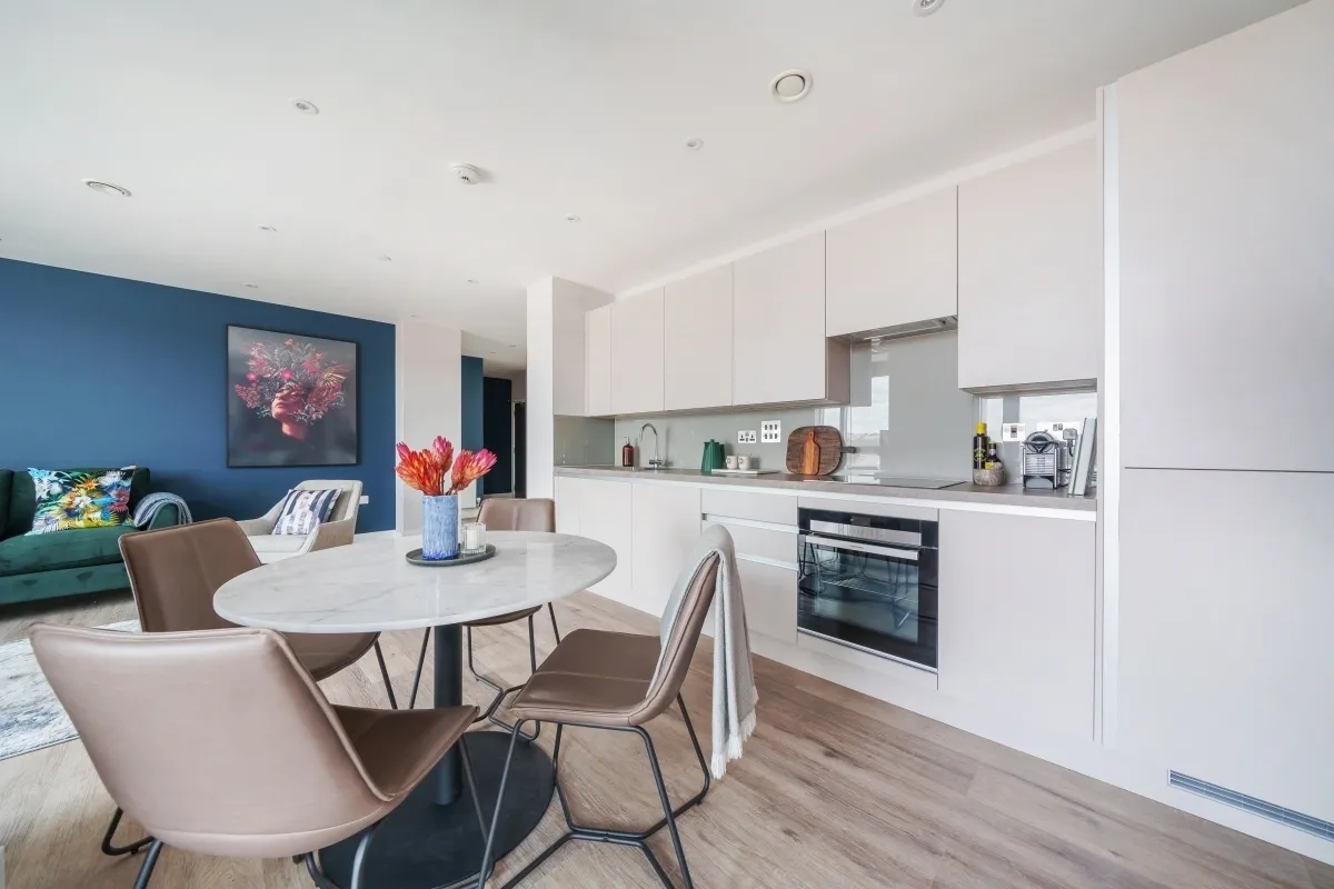 Marketfield Way, Redh, RH1, photo 2