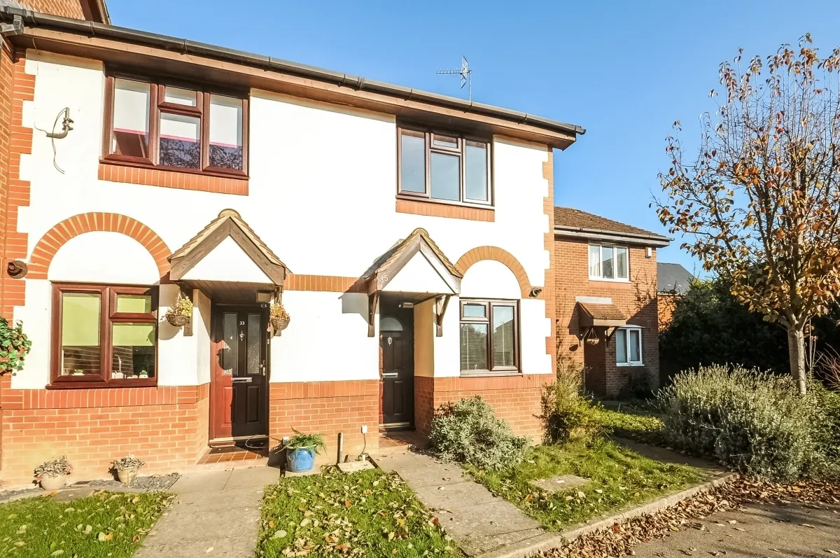 2 bed house to rent — Keats Avenue Redhill RH1