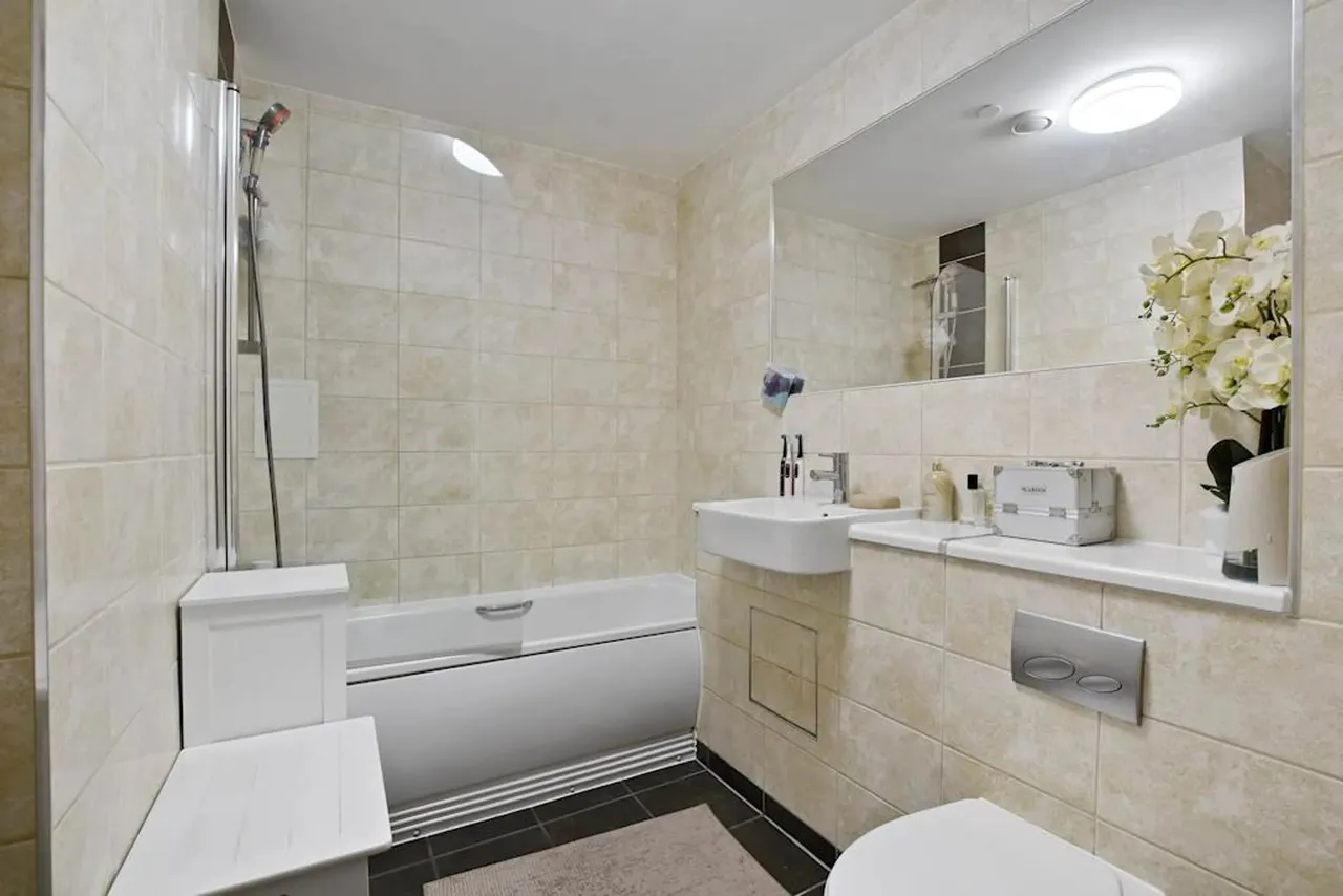 High Road, Wembley, Greater London, HA9 6BF, photo 8