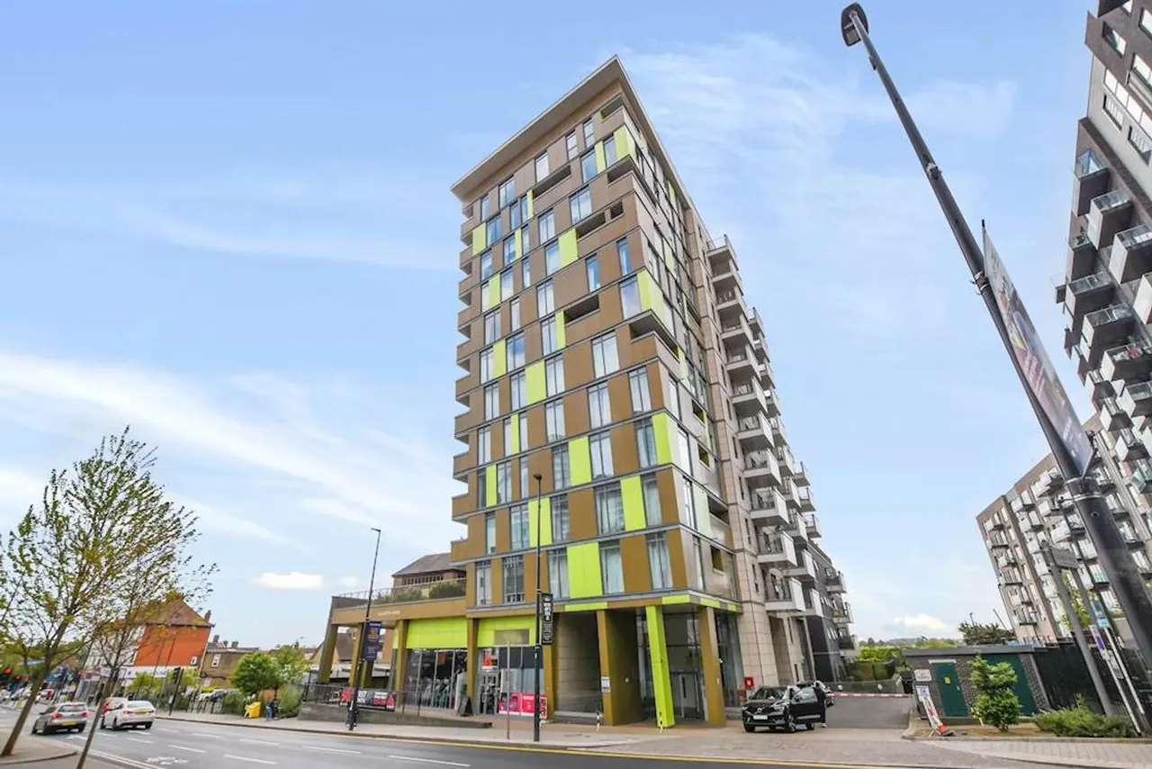 High Road, Wembley, Greater London, HA9 6BF, photo 5