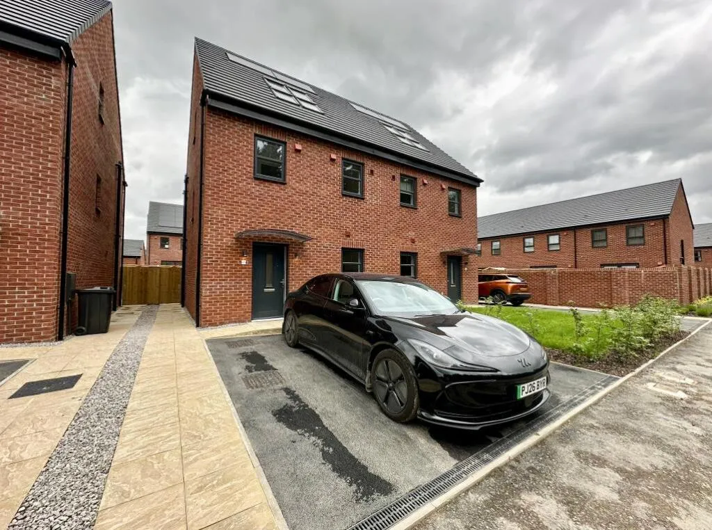 3 bed house to rent, Eliza Grant Road, LS15
