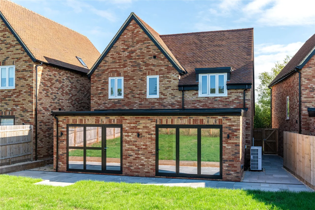 Rowsham Road, Bierton, HP22, photo 3