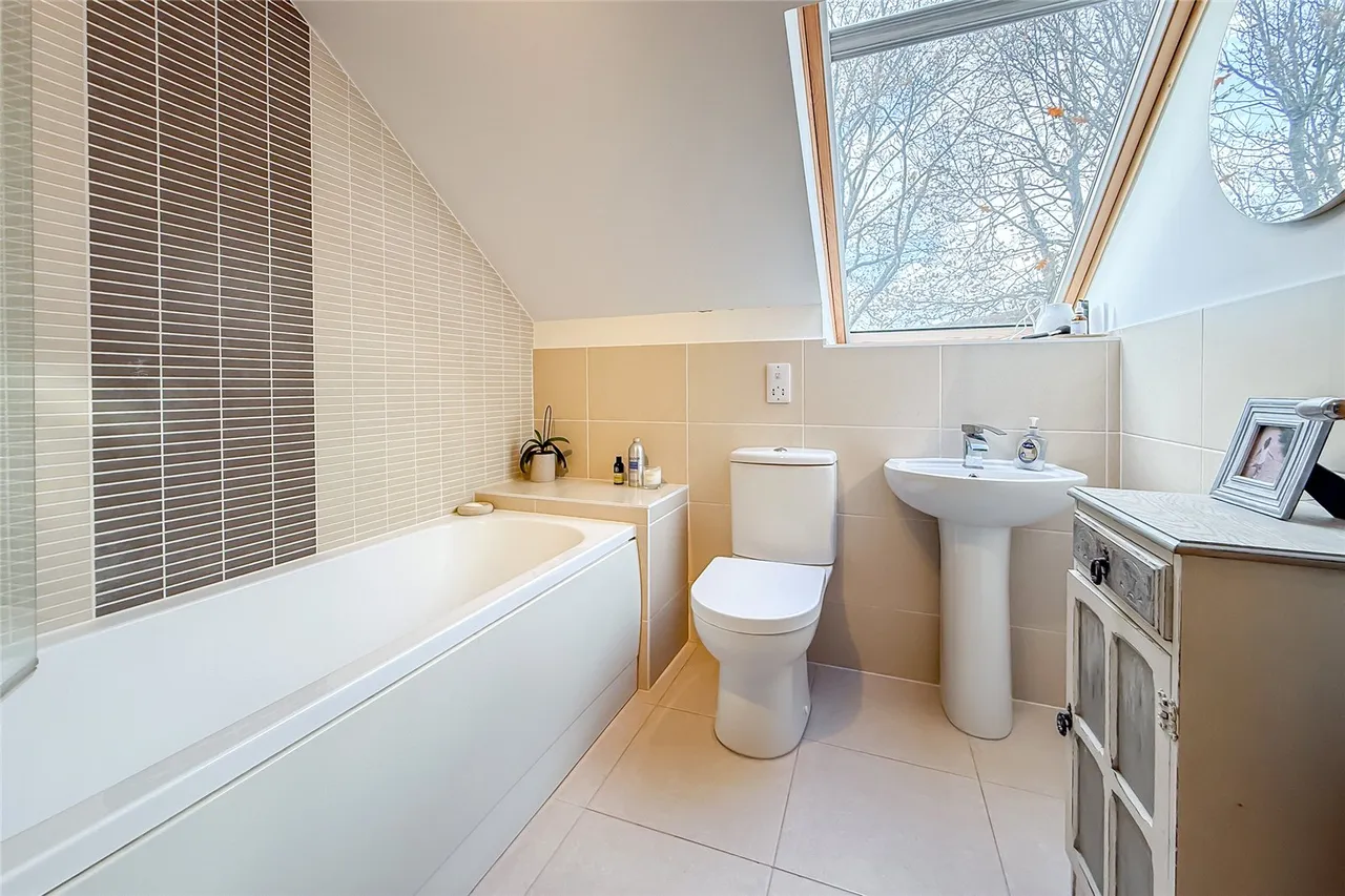 Porters Wood House, St. Albans, Hertfordshire, AL3 6DG, photo 9