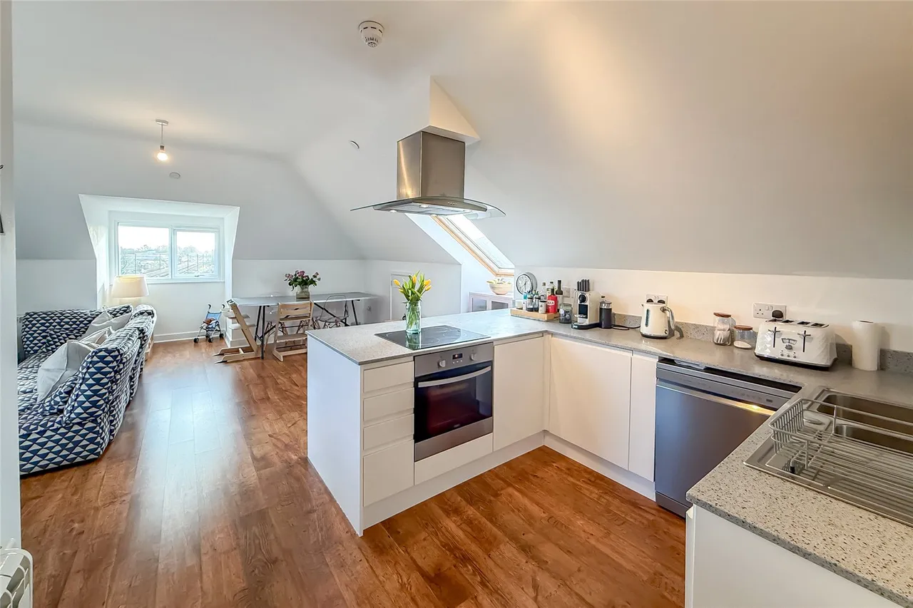 Porters Wood House, St. Albans, Hertfordshire, AL3 6DG, photo 2