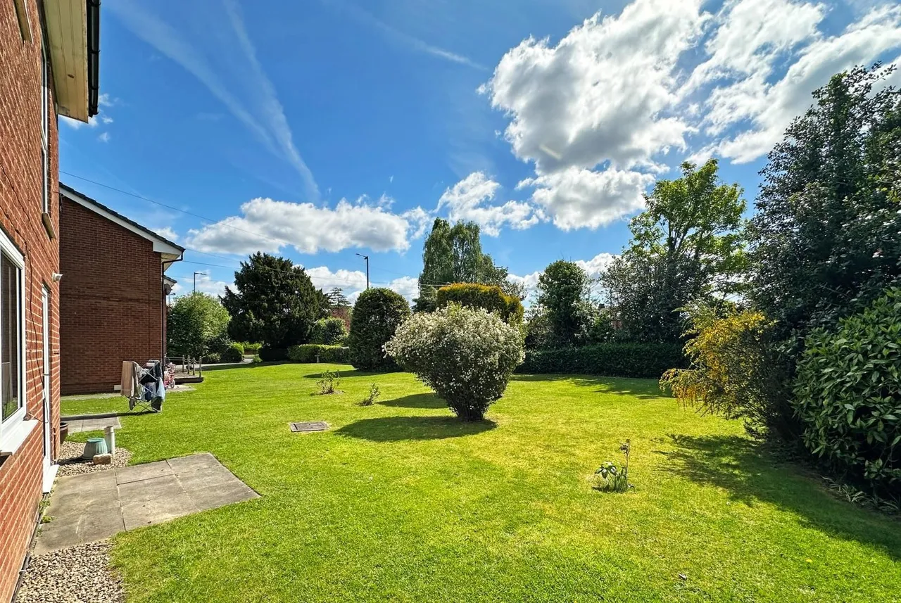 Thorndale Court, Timperley, Cheshire WA15 7SE, photo 24