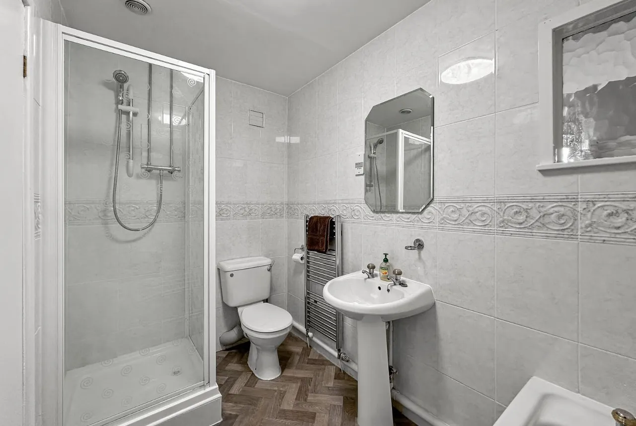 Thorndale Court, Timperley, Cheshire WA15 7SE, photo 11