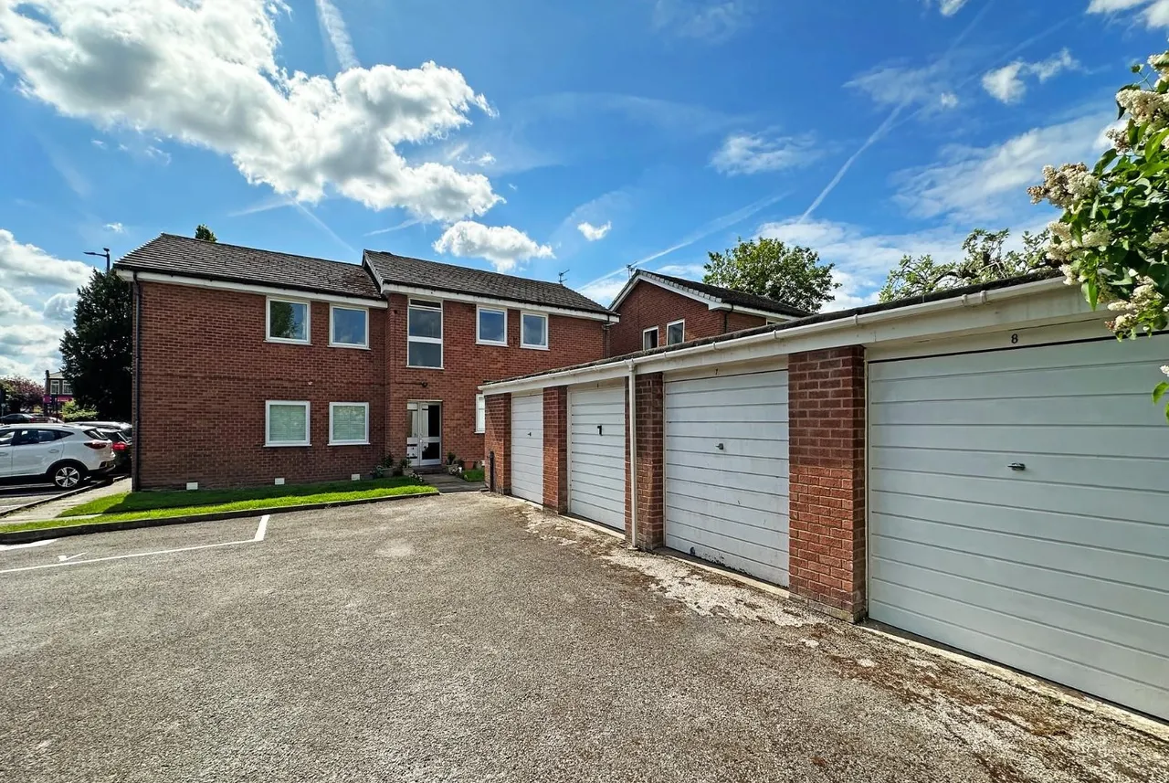 Thorndale Court, Timperley, Cheshire WA15 7SE, photo 17