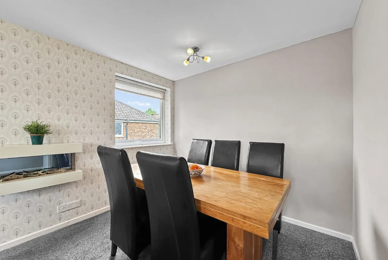 Thorndale Court, Timperley, Cheshire WA15 7SE, photo 4