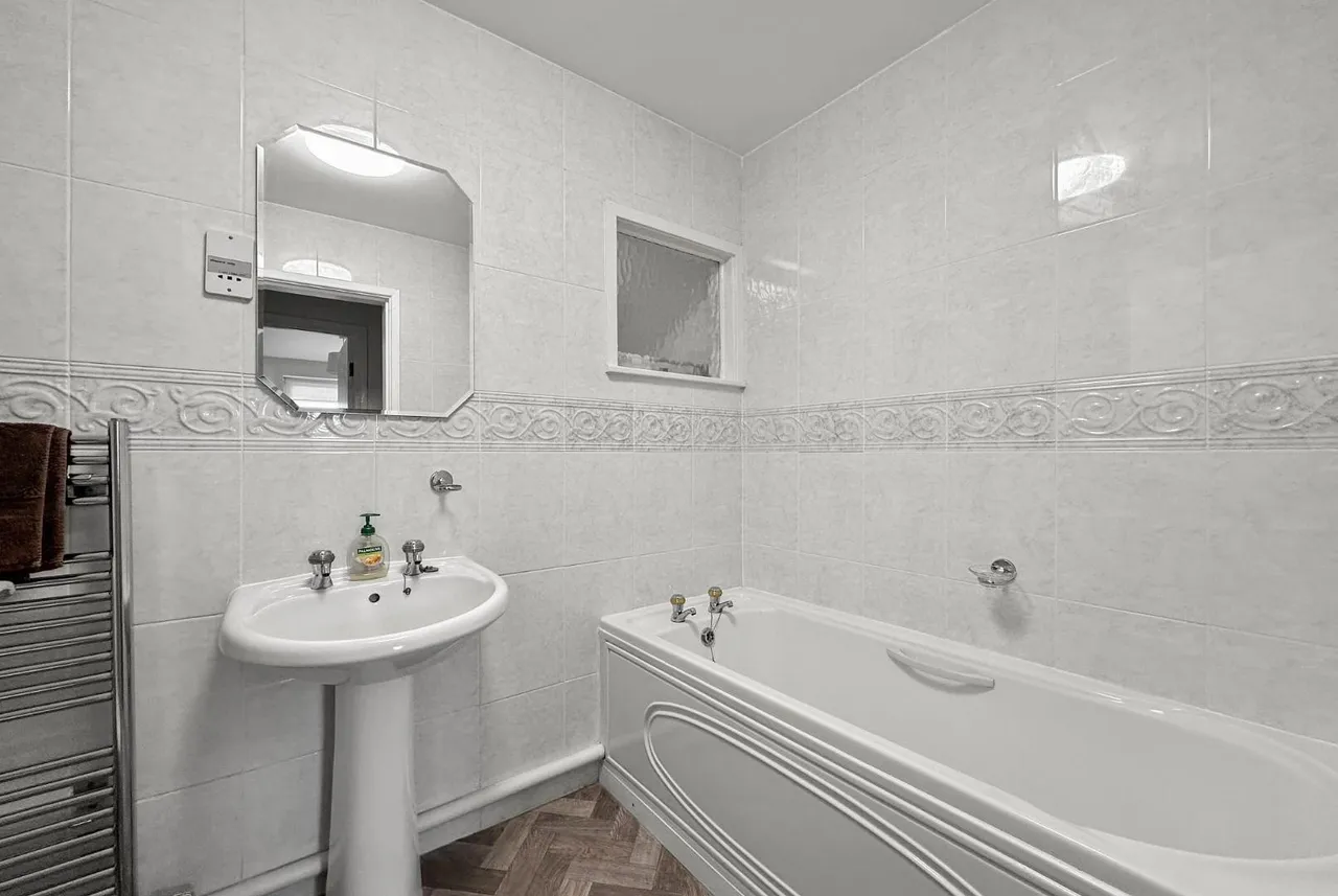 Thorndale Court, Timperley, Cheshire WA15 7SE, photo 10