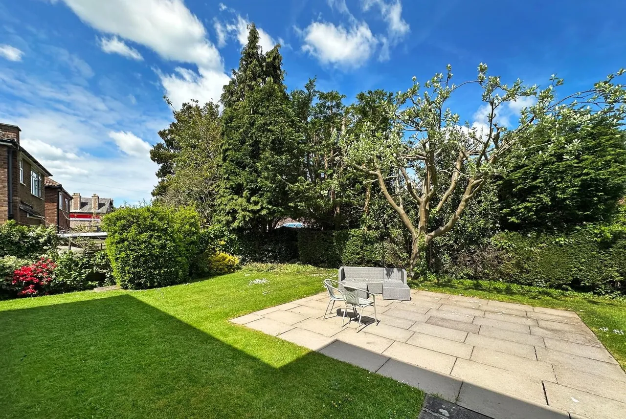 Thorndale Court, Timperley, Cheshire WA15 7SE, photo 21