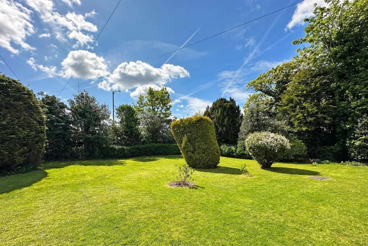 Thorndale Court, Timperley, Cheshire WA15 7SE, photo 26