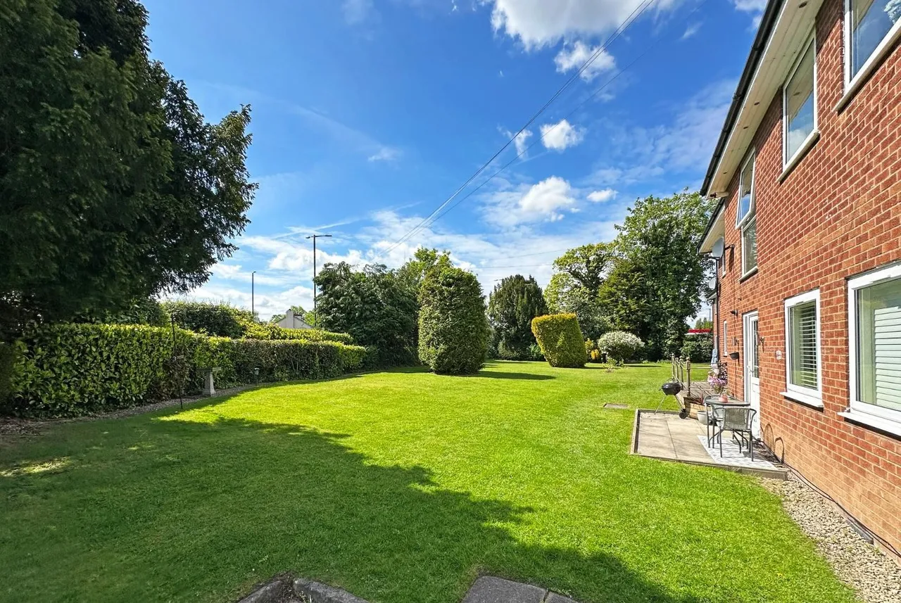 Thorndale Court, Timperley, Cheshire WA15 7SE, photo 25