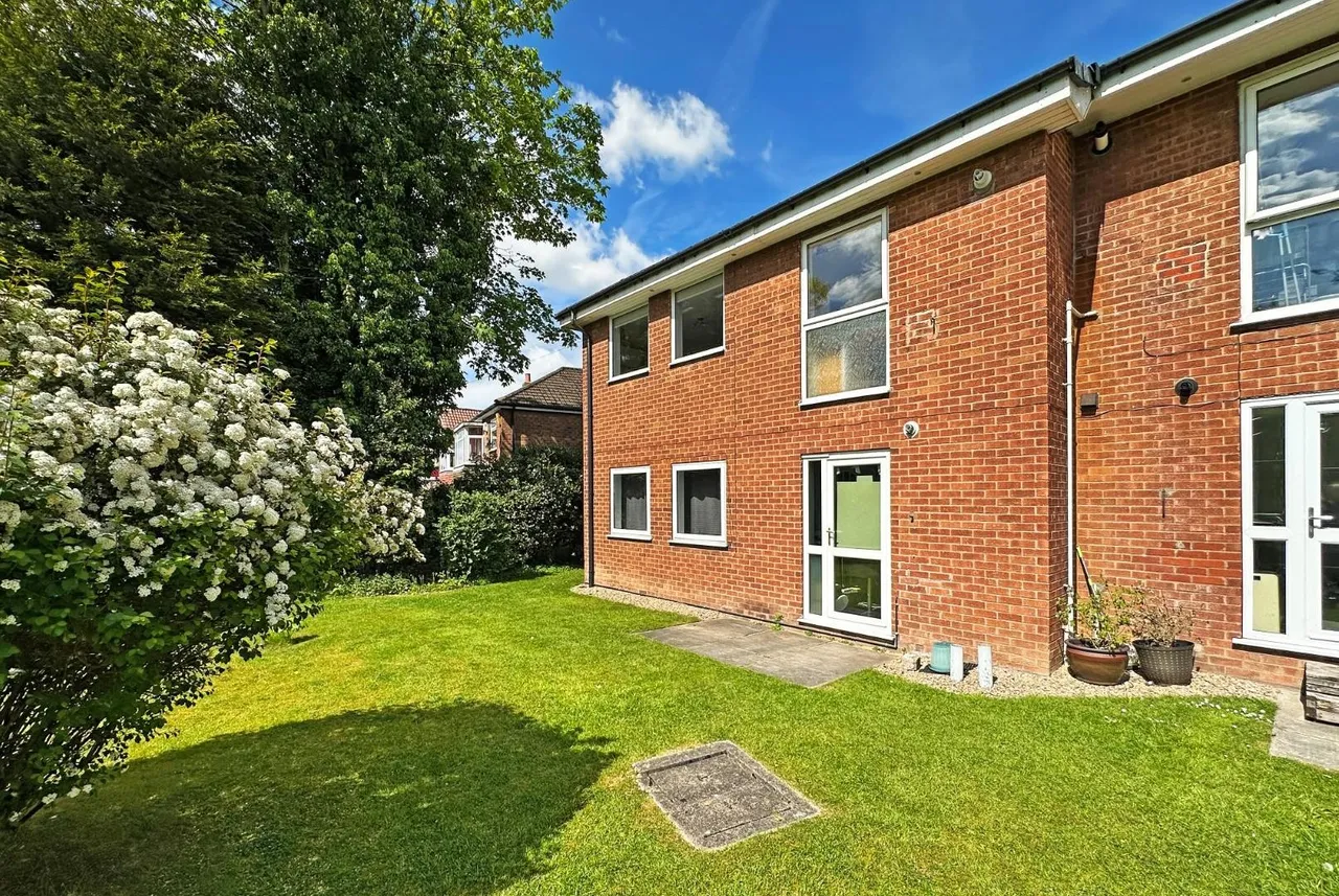 Thorndale Court, Timperley, Cheshire WA15 7SE, photo 27