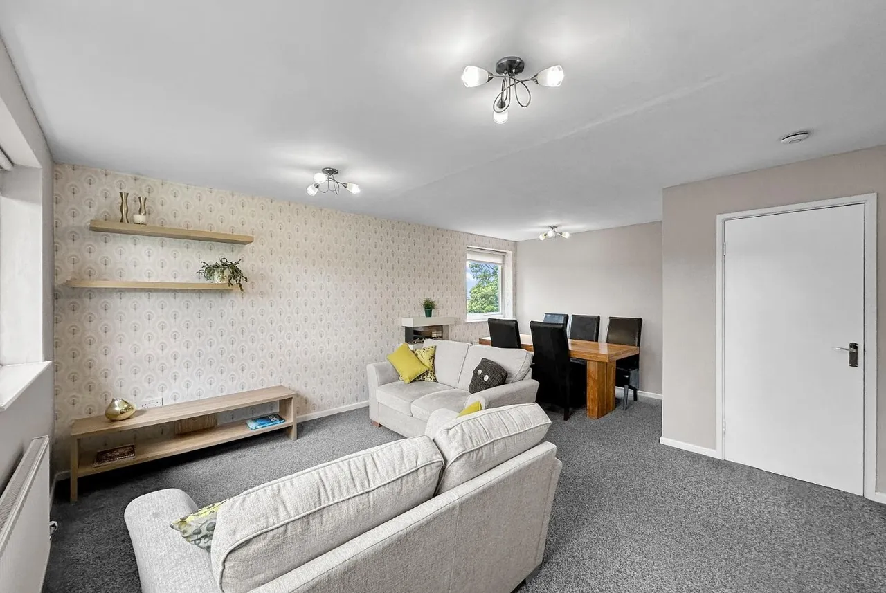 Thorndale Court, Timperley, Cheshire WA15 7SE, photo 3