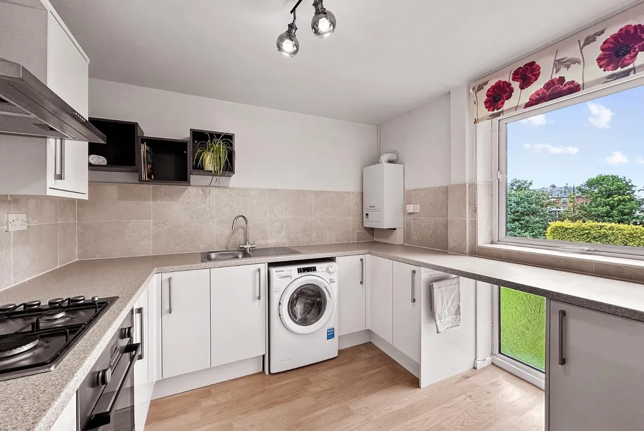 Thorndale Court, Timperley, Cheshire WA15 7SE, photo 5