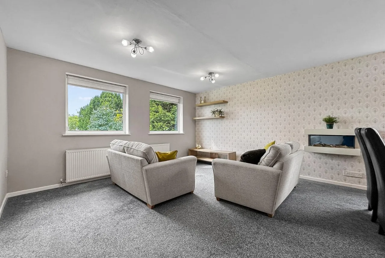 Thorndale Court, Timperley, Cheshire WA15 7SE, photo 2