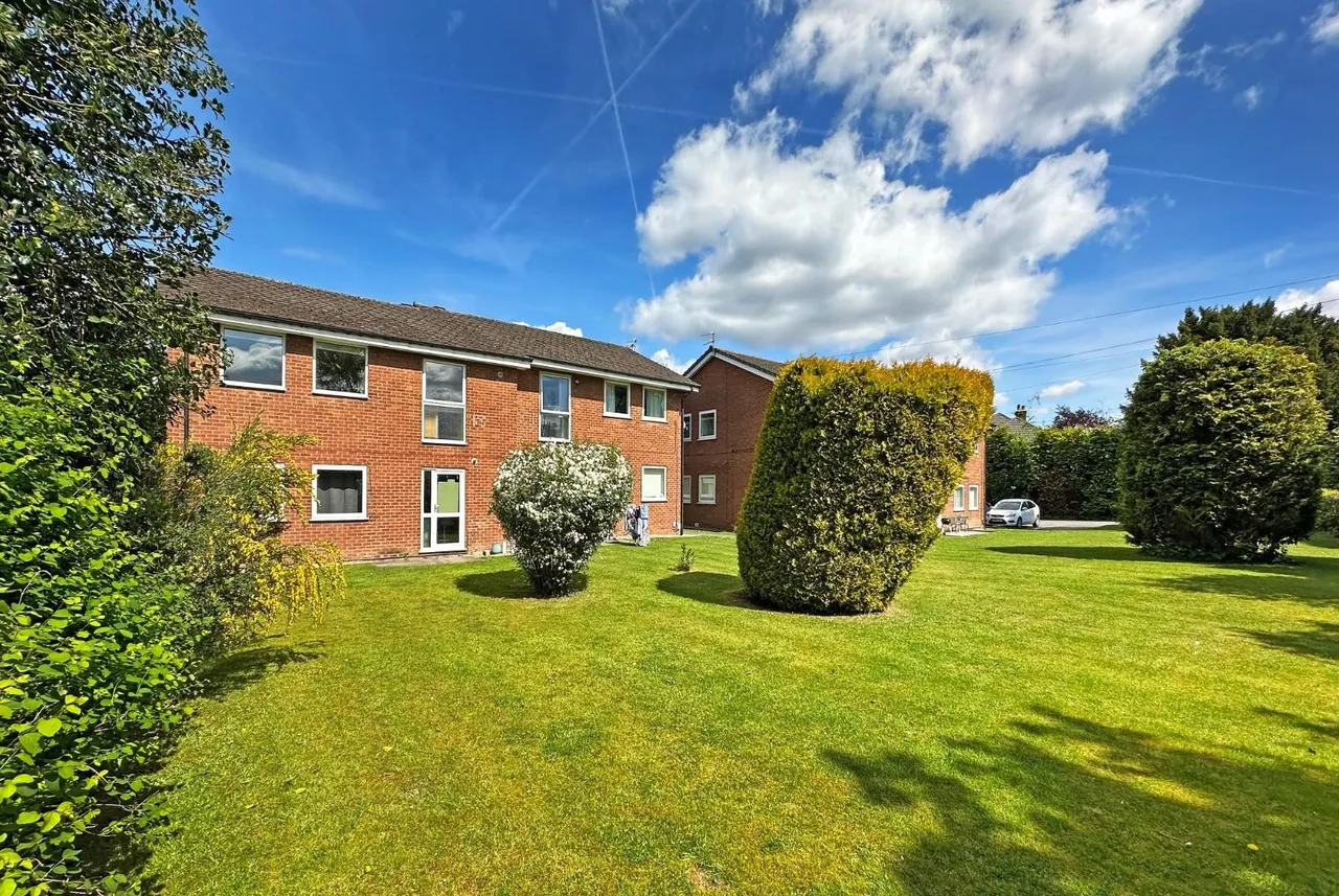 Thorndale Court, Timperley, Cheshire WA15 7SE, photo 12
