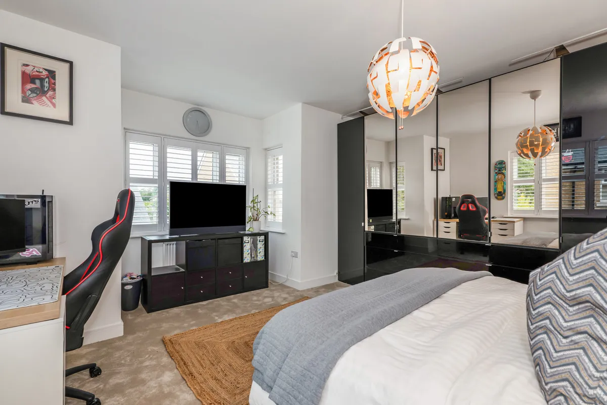 Horsham, RH12, photo 14