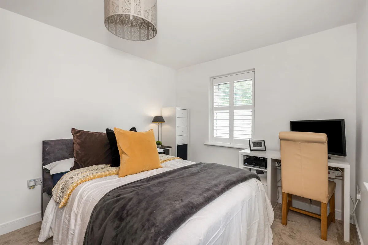 Horsham, RH12, photo 18