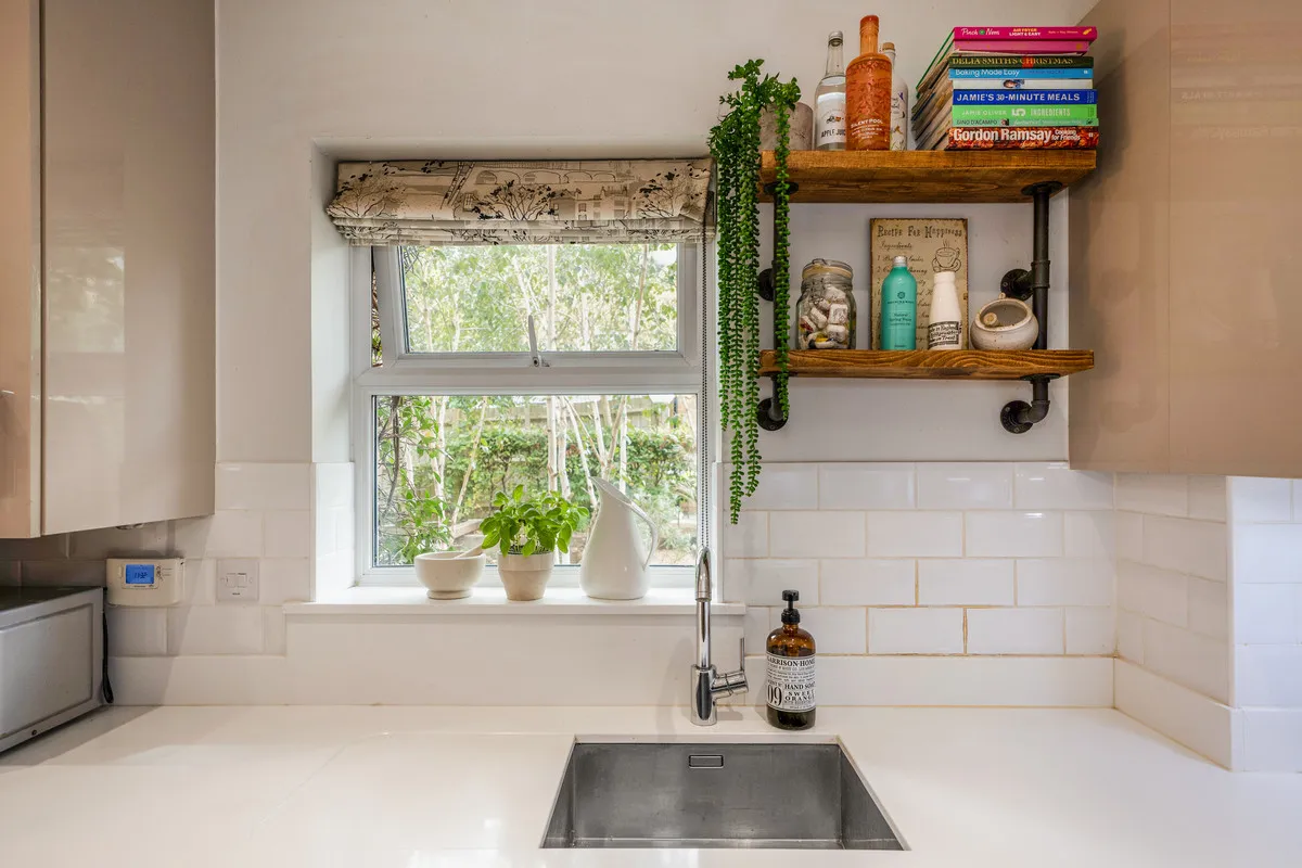 Horsham, RH12, photo 9