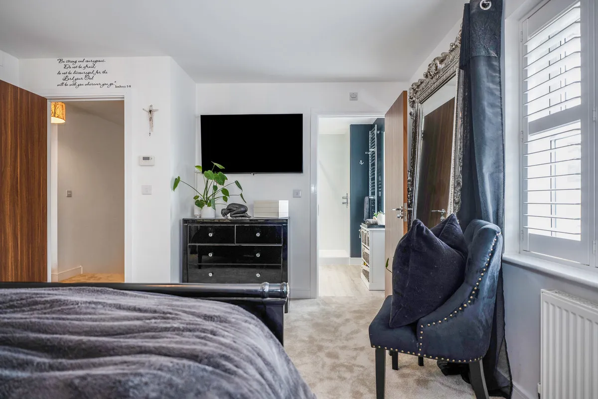 Horsham, RH12, photo 21