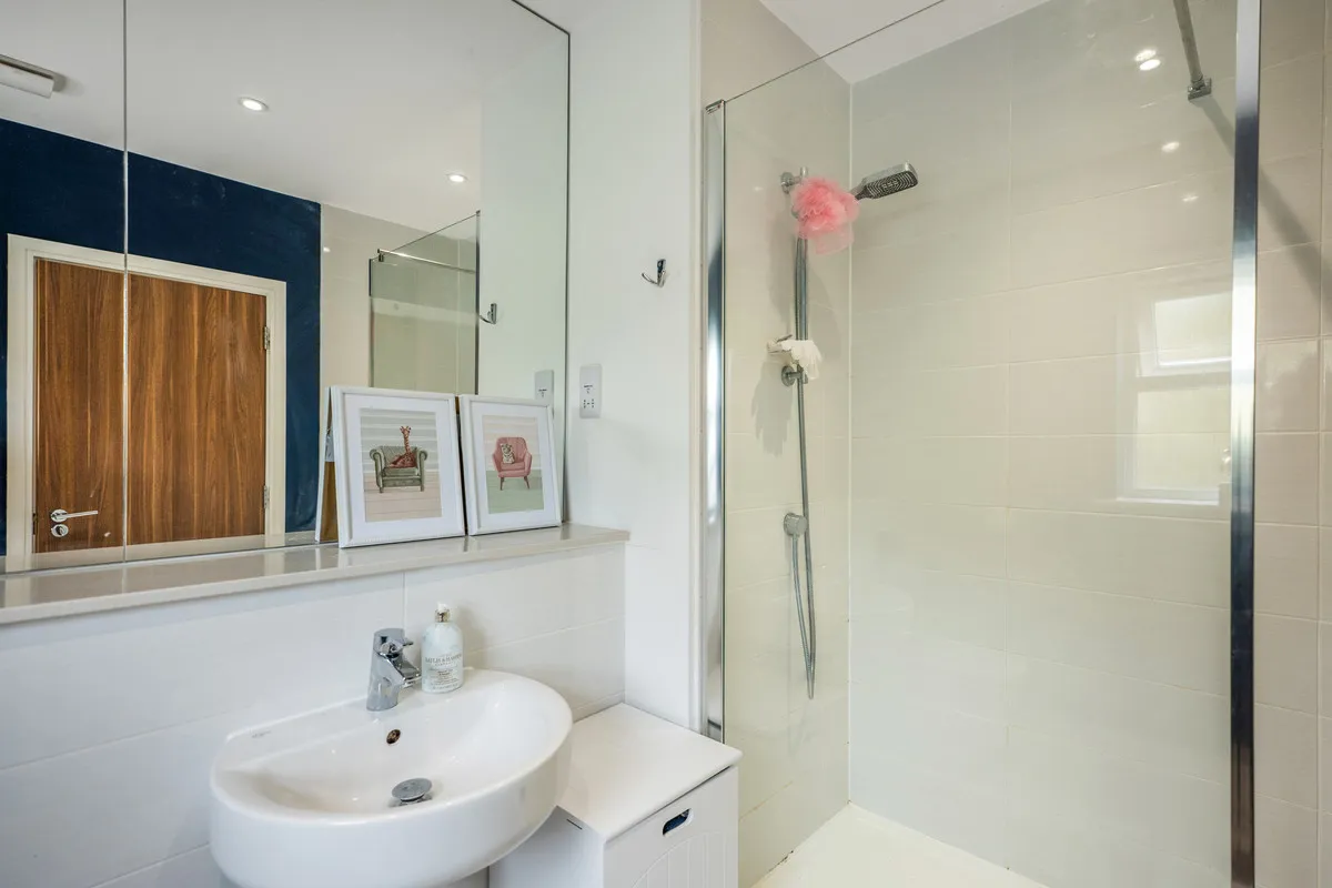 Horsham, RH12, photo 13