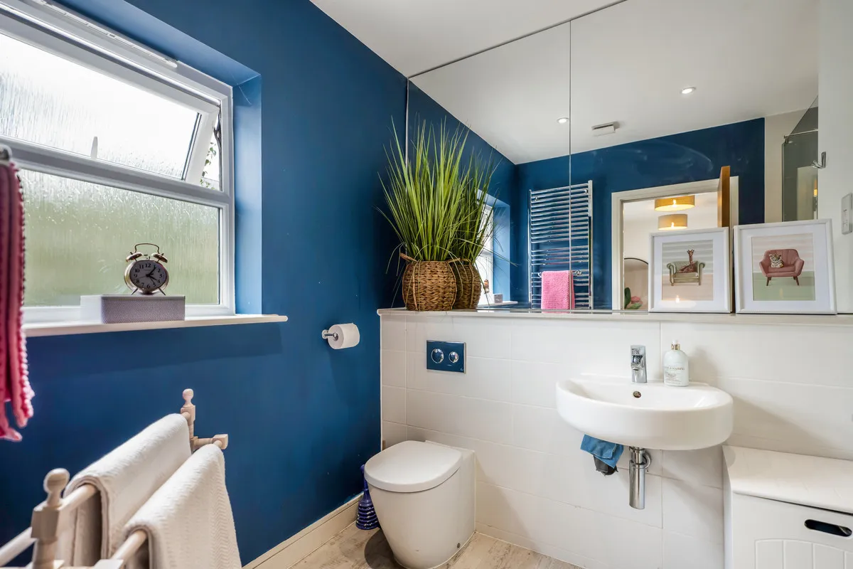 Horsham, RH12, photo 12