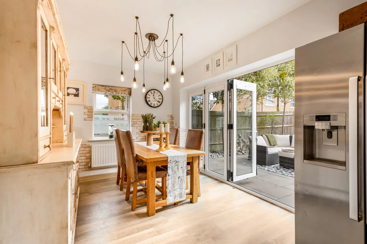 Horsham, RH12, photo 7