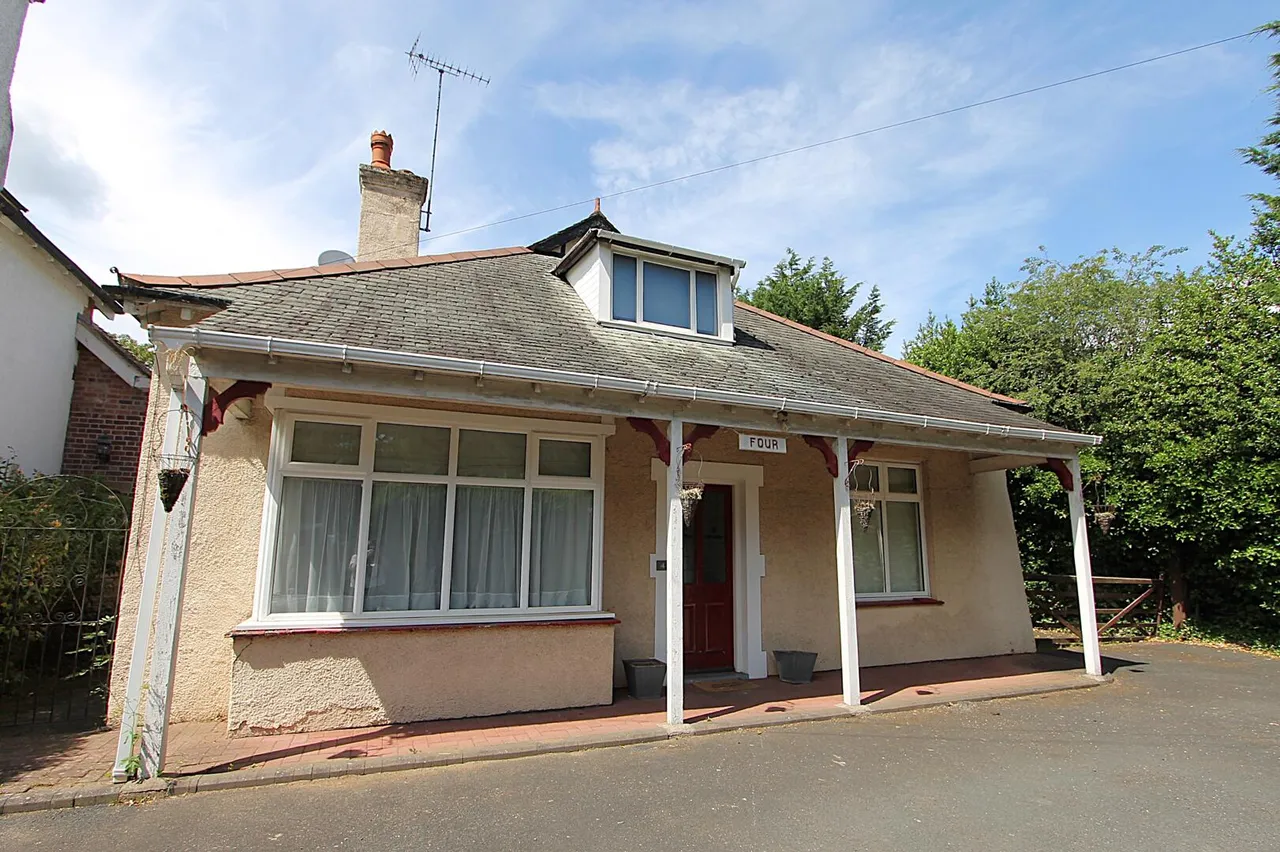 5 bed house for sale — Birmingham Road, Kidderminster