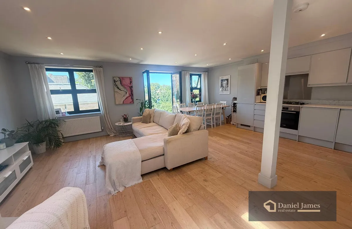 2 bed flat for sale, London, SE19