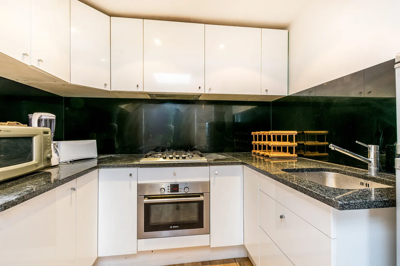 2 bed flat to rent — Flat F, 196 Gloucester Terrace, London