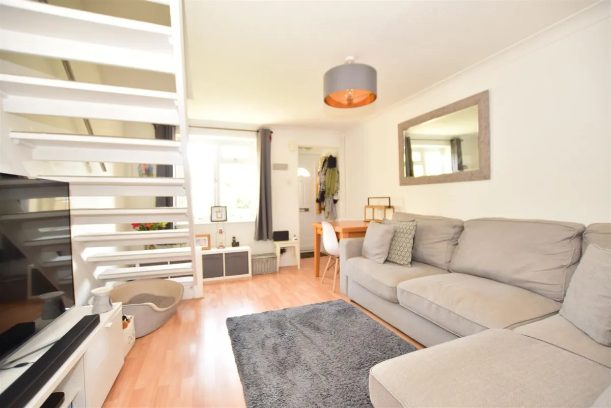 Ridgehurst Drive, Horsham, RH12, photo 3