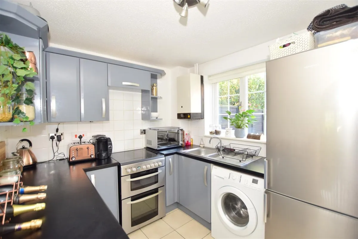 Ridgehurst Drive, Horsham, RH12, photo 2