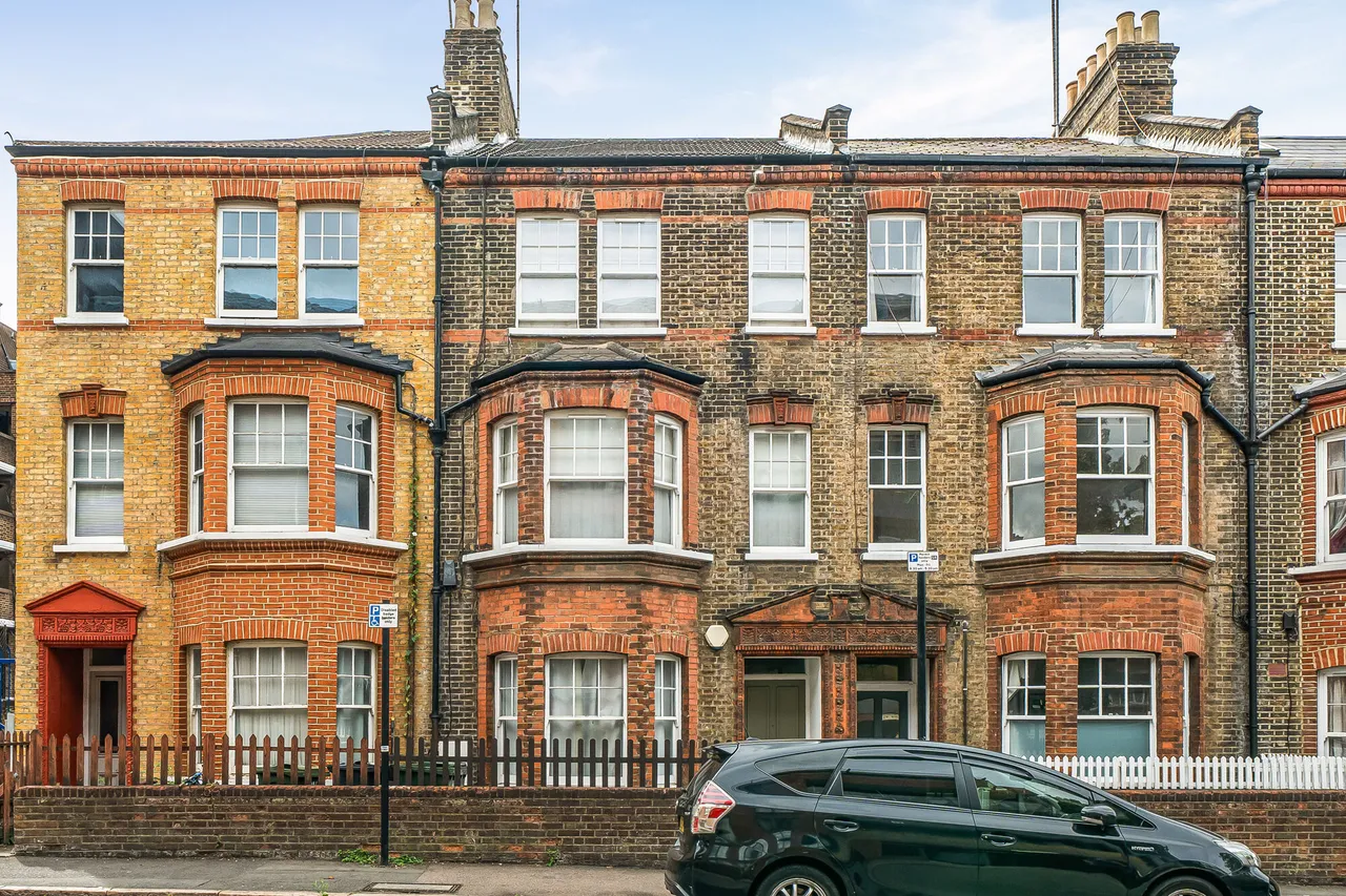 2 bed flat to rent — Ground Floor, 214 Stewarts Road, London
