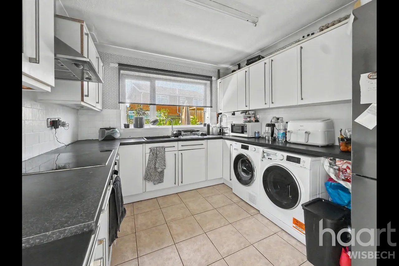 Les Baux Place, Wisbech, PE13, photo 2