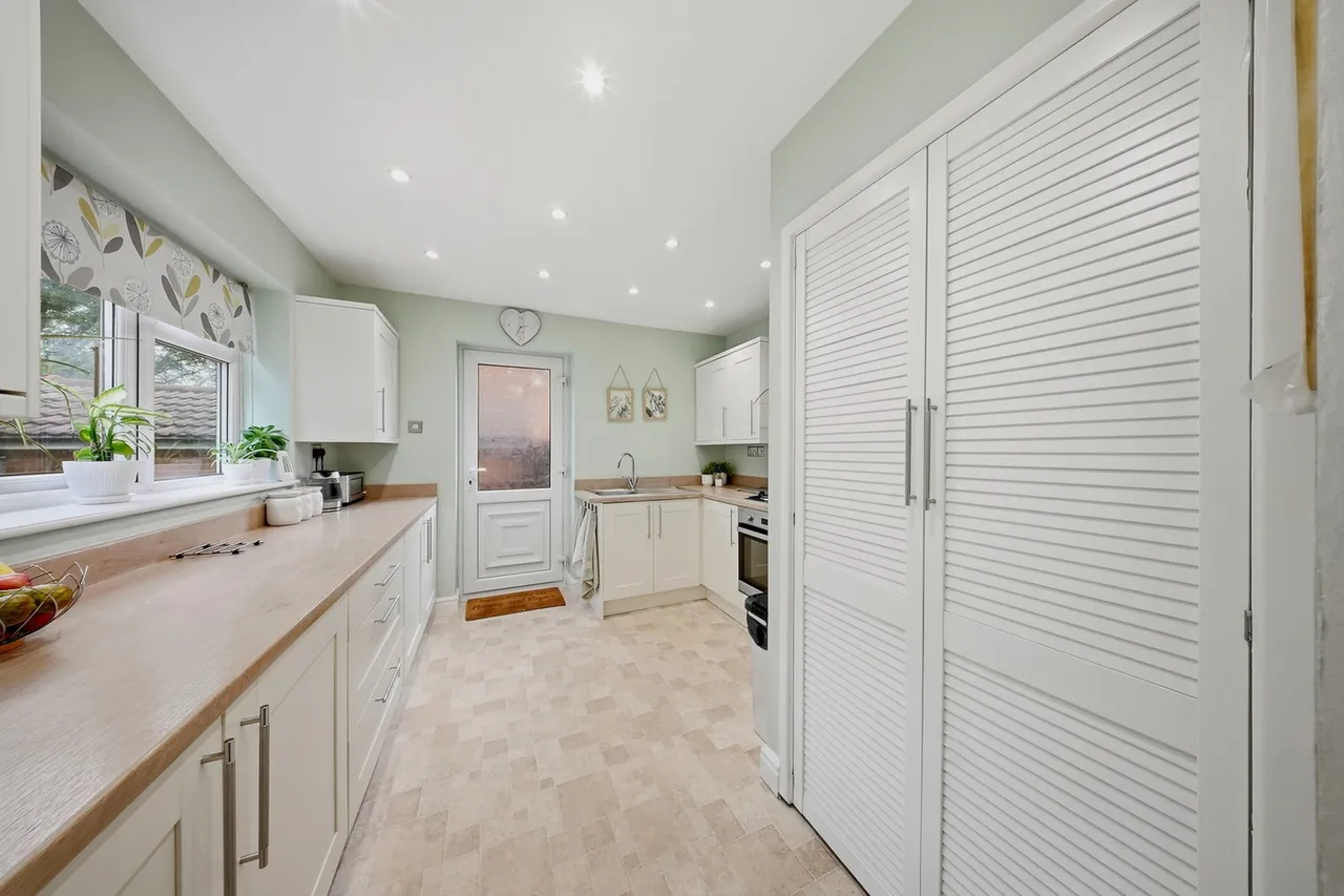Pendlecroft Avenue, Swinton, M27 8TH, photo 8