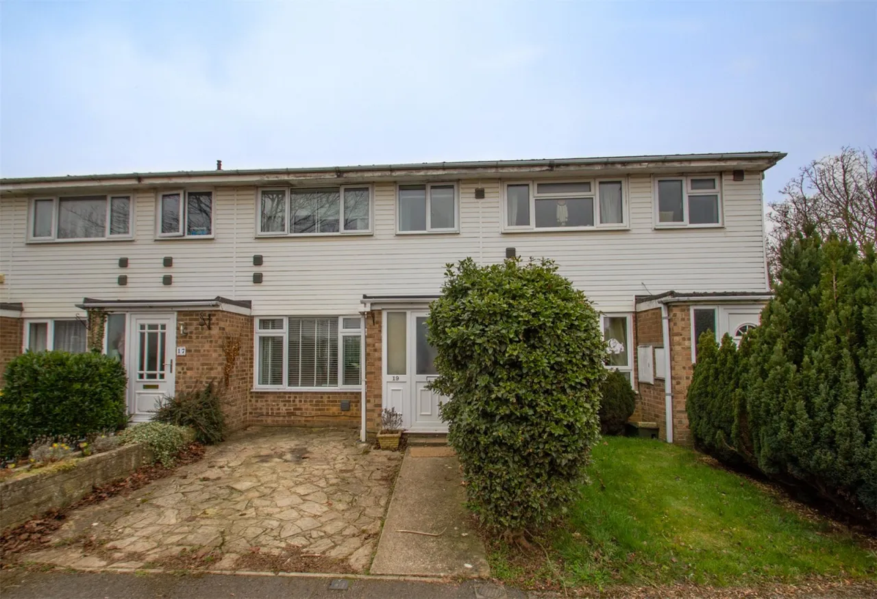 3 bed house to rent, Whittington Place, Carterton, OX18