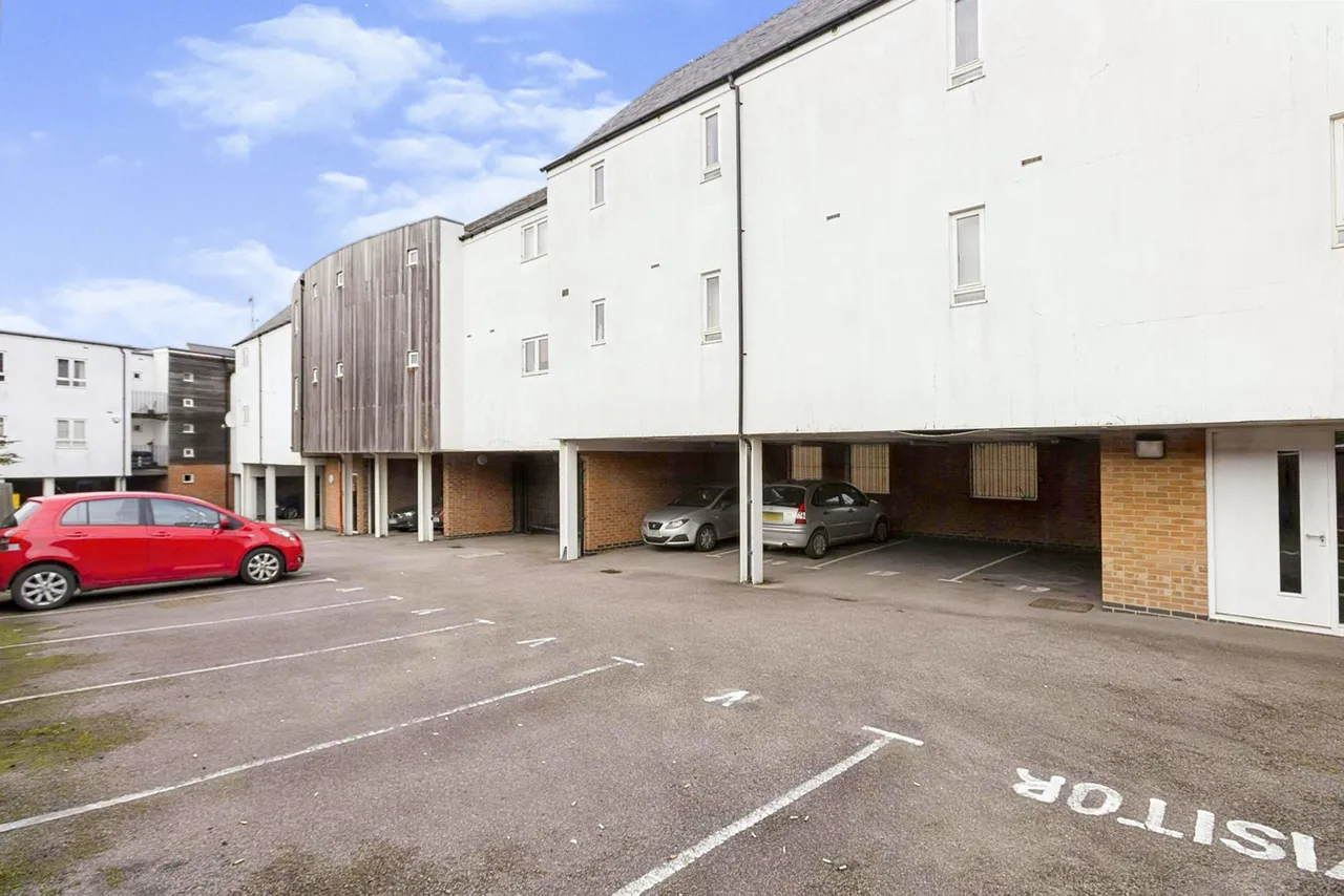 Wood Street, Hinckley, LE10, photo 2
