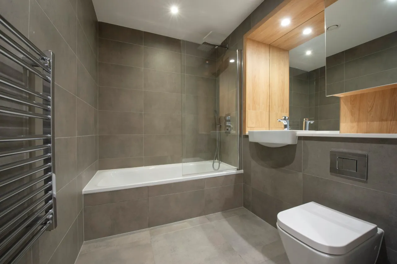 Moat Street, London, SW11, photo 7