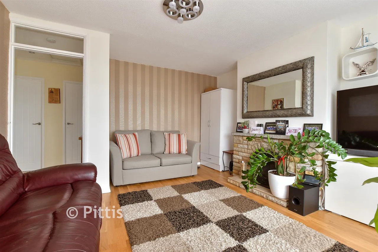 Venner Avenue, Cowes, PO31, photo 4