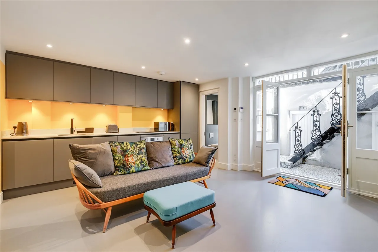 2 bed flat to rent, Lonsdale Square, Islington, N1