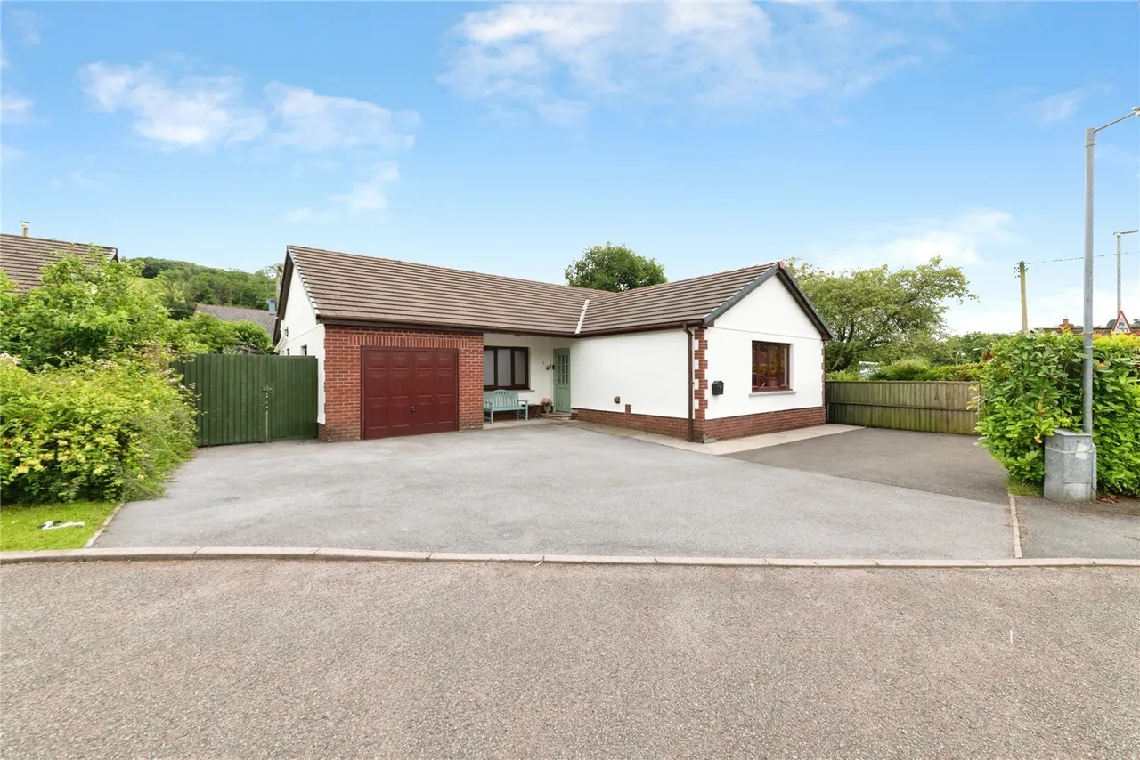 4 bed house for sale, Bro Celynin, Bronwydd Arms, SA33
