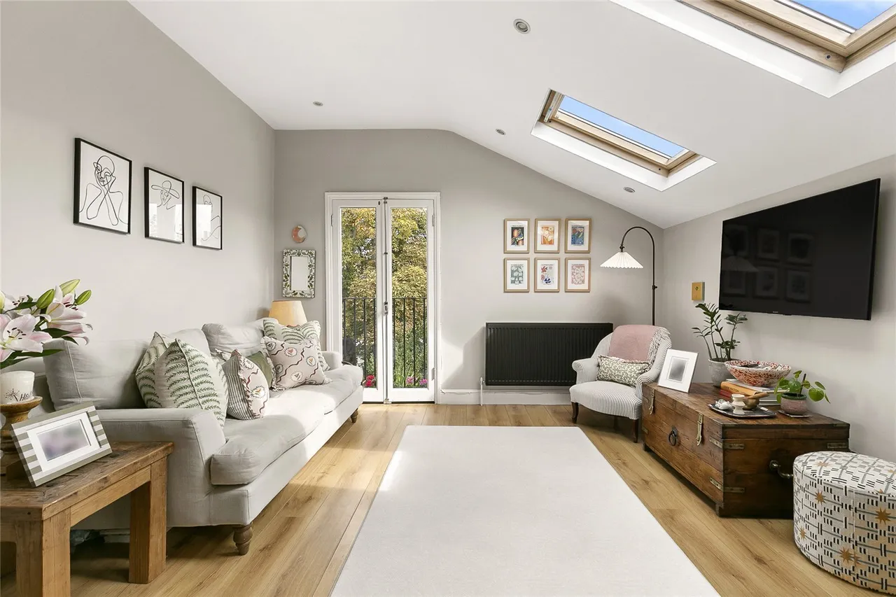2 bed flat for sale, Louisville Road, London, SW17