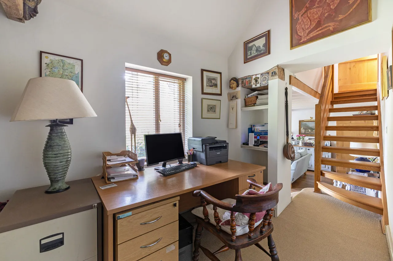 Nr. Rodmarton, Cirencester, GL7, photo 7