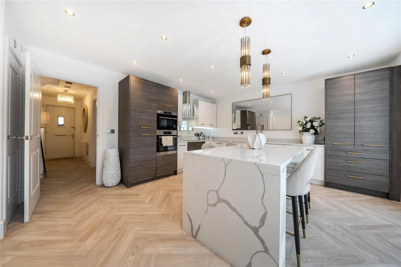 Henrietta Court, Chadderton, OL9, photo 4