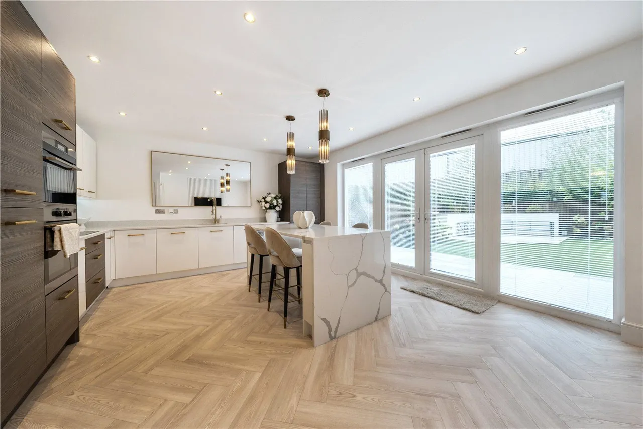 Henrietta Court, Chadderton, OL9, photo 6