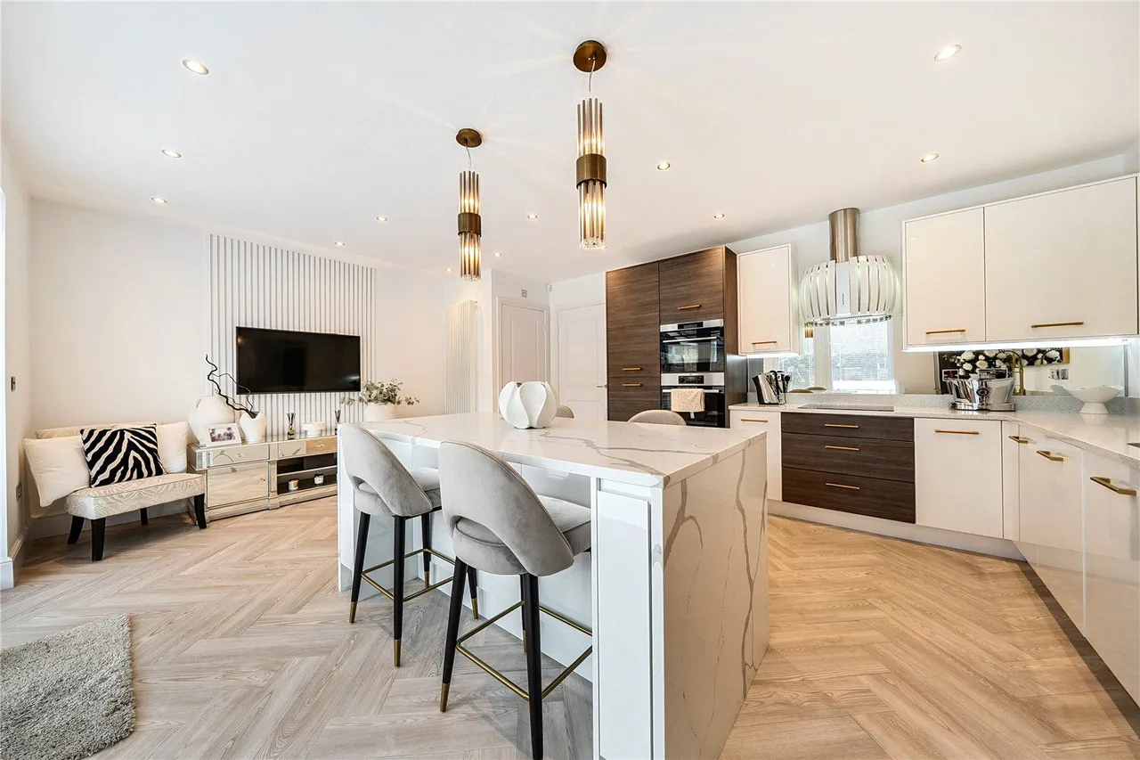 Henrietta Court, Chadderton, OL9, photo 5