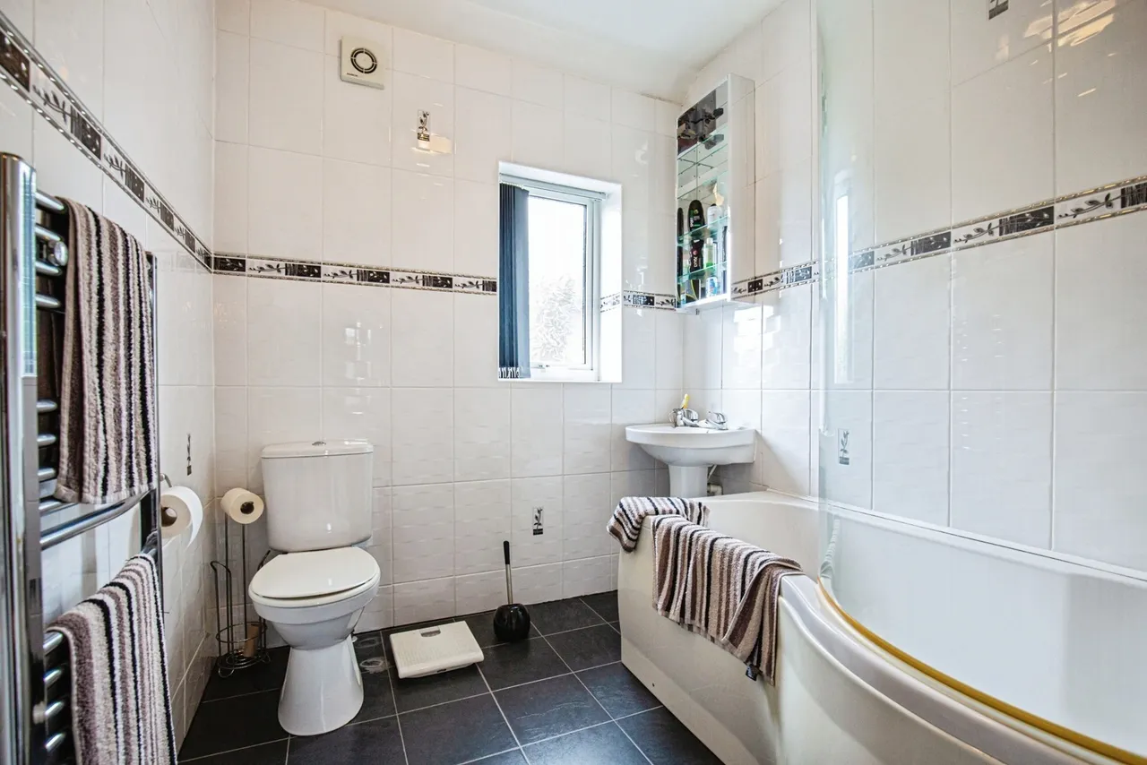 Warbreck Hill Road, Blackpool, FY2, photo 16